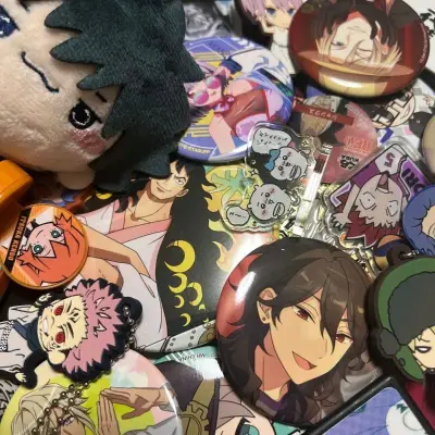 这次在挖煤姬上淘到的动漫周边真的太惊喜了！从吧唧、色纸到立牌，每一件都保存得超完好，品相和描述完全一致，甚至还有不少稀有款。平台操作很省心，打包也特别严实，完全不用担心运输途中会有损坏。海运时效也比预期快，收到包裹的时候幸福感直接拉满！已经把喜欢的店铺都收藏了，...这次在挖煤姬上淘到的动漫周边真的太惊喜了！从吧唧、色纸到立牌，每一件都保存得超完好，品相和描述完全一致，甚至还有不少稀有款。平台操作很省心，打包也特别严实，完全不用担心运输途中会有损坏。海运时效也比预期快，收到包裹的时候幸福感直接拉满