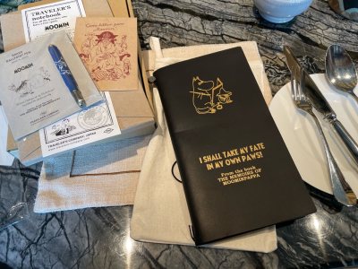 感谢竹蜻蜓plus给力，让我成功在春节前收到。
拆开我的姆明tn发现这本品相非常完美? 超级开心

1.13终于在煤炉上买了一套带实物图的
等了七天卖家一直没发货
中间一直找客服 客服说只能等14天才能交涉介入
到了第十一天卖家给我自动退款了 她说没货
1.24我急...感谢竹蜻蜓plus给力，让我成功在春节前收到。
拆开我的姆明tn发现这本品相非常完美? 超级开心

1.13终于在煤炉上买了一套带实物图的
等了七天卖家一直没发货
中间一直找客服 客服说只能等14天才能交涉介入
到了第十一天卖家给我自动退