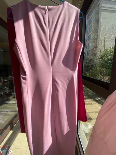 钟情theory品牌，衣服裁剪完美，穿上很漂亮。这次淘到了粉色的款式，等到3月春天来了就可以搭配小外套穿了。