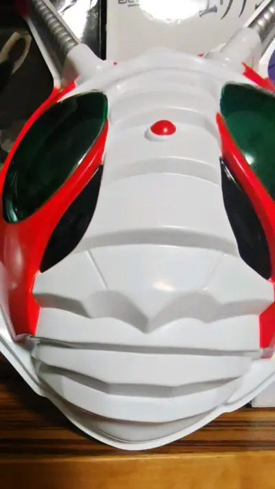 在雅虎拍卖平台上看到喜欢的宝贝，几次竞价之后成功拿下。挖煤姬包装很严密，完好无损拿到了假面骑士的面具，好评