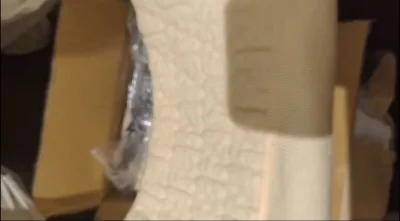 这次省钱选择了海运，很快，二十多天就到了，宝贝很新，超级推荐！！！赶在过年前拿到了，很开心！！买的是fendi围巾和furla包包，没找到同款，超级好看！