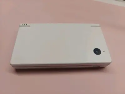 这是第一次在挖煤姬下单购买的东西，一台有年代，复古的掌机，任天堂的ndsi。从下单到收到商品，只用了十几天时间。整个购物过程很愉快。收到后真的很喜欢，小时候没有体验过得东西，现在体验到了，圆了儿时的梦。