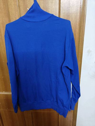 准备过年了，平台优惠活动好多，入手了一件复古蓝色外套，修身版型，设计简约，试穿了一下，挺合适舒服的。在挖煤姬平台选购的，还有其他很多款式可以选择，服务不错，发货挺快的，打包结实，满意！