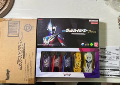 这次是在煤炉二手平台上切的特利迦奥特曼变身器和奥特曼玩具，挖煤姬官方的包装非常好，第N次走海运也非常快，超乎我的预料，大概30天到手拆箱，非常丝滑！