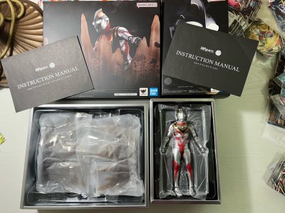 这次是在煤炉二手平台上切的奥特曼真骨雕和奥特曼变身器，挖煤姬官方的包装非常好，第N次走竹蜻蜓也非常快，超乎我的预料，大概25天到手拆箱，非常丝滑！