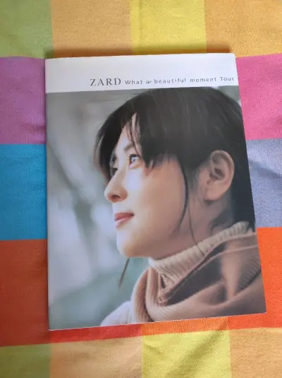 这本海淘音乐杂志太让人惊艳了！全彩铜版纸印刷，排版极具艺术感，专访内容深度剖析了乐队创作心路，附赠的限量海报和CD试听碟更是意外之喜。虽然价格比国内杂志高，但内容质量和收藏价值完全对得起成本，音乐爱好者不容错过！