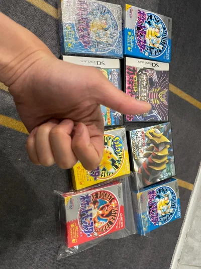 马上过年啦，这次意外淘到不少稀罕玩意儿，除了卡带，还有稀有封面日月，稀有封面金银，叶绿稀有贴纸，nds口袋公园限定机贴纸，非常6，顺带淘了一些其他的纸片啥的，基本补齐，完美收官，包装严实，发货迅速，顺利到货，感谢挖煤姬。