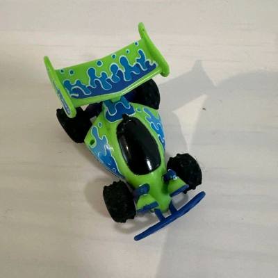 淘到几个小玩具物件，好像是扭蛋里面的玩具，都还是蛮可爱的，尤其小车车太好看了，整体算是一次不错的购物体验吧！