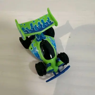 淘到几个小玩具物件，好像是扭蛋里面的玩具，都还是蛮可爱的，尤其小车车太好看了，整体算是一次不错的购物体验吧！