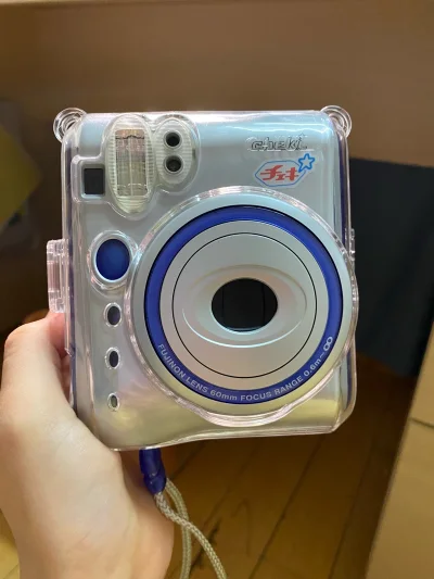 这次淘的是一台拍立得mini55，特别喜欢这个拍立得的是跑马灯，每次开机或者定时拍照都会闪蓝色灯光，非常炫酷，很有千禧年的未来质感。这次选择的物流的是epl，本来很担心丢件不赔的事情，但是没想到非常迅速的就送到内了，打包的也非常好，没有一点损伤。愉快的购物体验！！！...这次淘的是一台拍立得mini55，特别喜欢这个拍立得的是跑马灯，每次开机或者定时拍照都会闪蓝色灯光，非常炫酷，很有千禧年的未来质感。这次选择的物流的是epl，本来很担心丢件不赔的事情，但是没想到非常迅速的就送到内了，打包的也非常好，没有一