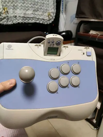 过年前这单终于顺利到手了，这次又买了个格斗摇杆，替换一下之前买的那个成色不是很好的！另外还收到了怒之铁拳2，非常好玩的一款游戏。今年海淘就这样了，明年继续买买买！