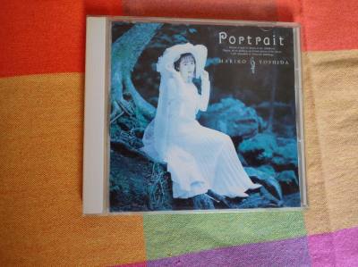 冲着限定封面入手的海淘CD果然没让人失望！内页写真和手写体歌词极具质感，附赠的明信片和贴纸周边超有诚意。虽然运费略高，但能收藏到国内未发售的版本，还能支持喜欢的海外独立音乐人，这波入手完全不亏！