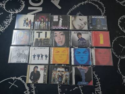 大家好，这是我第二次在挖煤姬平台上面买东西，这次买的是cd，一共是18张，走的是挖煤姬的竹蜻蜓专线，1.31号下单，今天2.12号收到，一共花了14天时间，收到的箱子很大很结实，里面的商品摆放都很整齐，外观上没有一点破损，打开后CD也是完好无损，非常开心的一次购物体...大家好，这是我第二次在挖煤姬平台上面买东西，这次买的是cd，一共是18张，走的是挖煤姬的竹蜻蜓专线，1.31号下单，今天2.12号收到，一共花了14天时间，收到的箱子很大很结实，里面的商品摆放都很整齐，外观上没有一点破损，打开后CD也是完