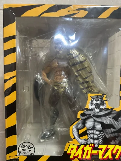 这次购入的是之前没怎么接触过的手办 造型很像小时候打热血格斗里面的boss 整体造型很像wwe的感觉 很霸气！


