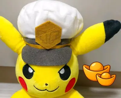 本次是拍卖拍得的谢米宝宝，谢米真的非常可爱。还有一堆玩偶，像开盲盒一样开出了船长皮卡丘，万圣节蕾冠王，挖煤姬平台很好用。


