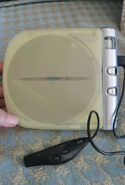 年前最后一箱的随身听盲盒到货啦！三件捡漏的随身听，总价很低，以至于免税，哈哈！商品也都完好无损的到货了！开心！~


