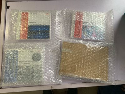 第一次海淘买碟 买了我最喜欢的世界音乐系列JVC WORLD SOUNDS的四张日首 品相很好很实惠 选了四百日元的加固 包裹严严实实的 很好的购物体验


