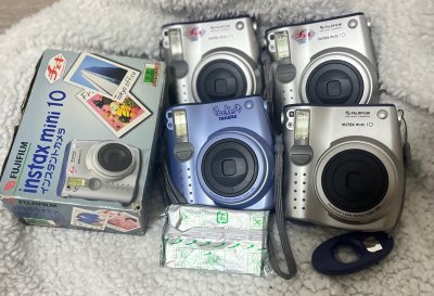 从毕业开始就用挖煤姬，现在都还记得刚毕业的时候那个房子旁边没有代收点，快递员还要自己去签收，完了下班自己匆匆忙忙跑去中转站找包裹的日子，一下子过去三年了。

主要买的是拍立得和ccd，基本上到手状态都和描述是一致的，现在汇率也比较友好，会看的话买下来加上税也比国内划...从毕业开始就用挖煤姬，现在都还记得刚毕业的时候那个房子旁边没有代收点，快递员还要自己去签收，完了下班自己匆匆忙忙跑去中转站找包裹的日子，一下子过去三年了。

主要买的是拍立得和ccd，基本上到手状态都和描述是一致的，现在汇率也比较友好，会