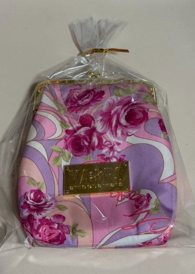 简单介绍一下，我这次切的是mars零钱包，柄图很漂亮，实物比买家秀要大，我拆的时候没觉得是这个，还以为是什么亚克力立牌。成色几乎全新没什么瑕疵，包装也很精致，到现在我都没舍得拆。挖煤姬很适合我海淘一些mars小物、饰品，还有杂志，我会一直使用并推荐给身边想要海淘的朋...简单介绍一下，我这次切的是mars零钱包，柄图很漂亮，实物比买家秀要大，我拆的时候没觉得是这个，还以为是什么亚克力立牌。成色几乎全新没什么瑕疵，包装也很精致，到现在我都没舍得拆。挖煤姬很适合我海淘一些mars小物、饰品，还有杂志，我会一直