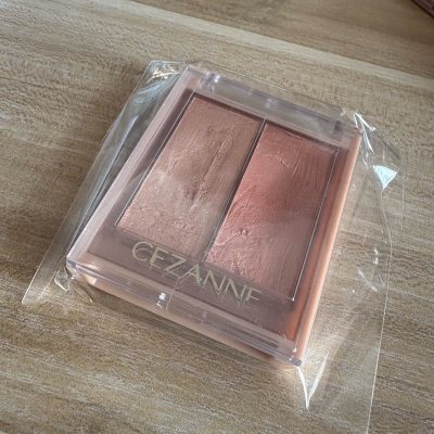 买了些日韩系彩妆，价格很便宜，种类很多，因为有液体所以走的海运，时效一个月之内，时间有点久，没有货损，满意