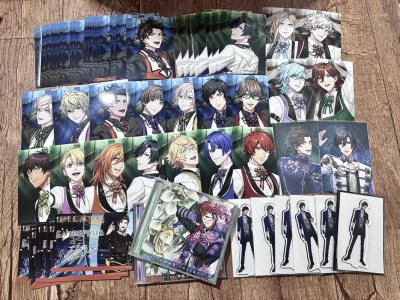 用的是ems回国，很快差不多六天就到了，拿到手东西很完整，包装也很结实。ip都是歌王子系列，p2这张柄图帅到到飞起，不愧是亲妈仓花画的太喜欢了！！