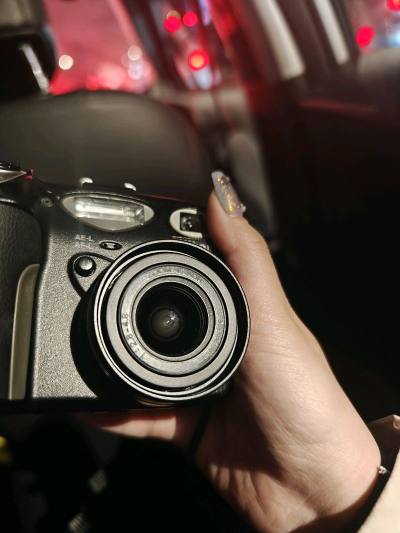 这台尼康e5000整体品相还不错，除了有些灰，镜头也需要清洁一下，可能是放久了。
另一台东芝sora就没那么好的运气了，是坏的555。
总的来说还是不要轻易尝试功能没确认的相机的，切记切记！