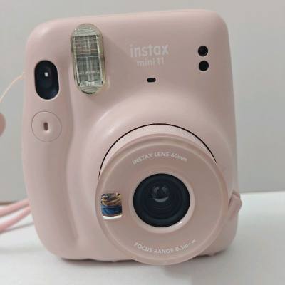 终于在代切挖到宝！这款拍立得出片超清晰，色彩复古又温柔，随手拍都很有氛围感，机身小巧便携，记录日常超方便，性价比绝了，真心推荐～