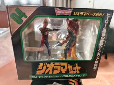 本来不打算买迪迦场景的本来想收前三盒算了。结果在别的地方看到了第五盒 索性把第四盒也收了 齐了 星光战士软胶也是好久前想买这次也是遇到好价了一起收了