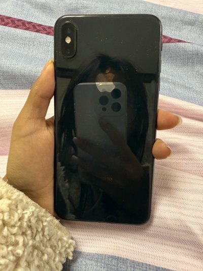 购物不错不错不错，店家很耐心的指导怎么安装，物流给力服务态度很好，祝店家红红火火，下次继续光顾。给个五星好评语！好评！发货速度很快，包装也很好看，客服回消息也快，态度也好！最关键的是商品质量很好，100%正品，经得起查验，是一个不错的商家，值得购买！好评！都是最近生...终于在挖煤姬成功入手iPhone XS Max 256GB，全程体验超顺畅，必须来分享给各位煤友！作为备用机、学生机或日常主力机都非常合适，256GB大存储完全不用担心照片、视频、APP不够用，性价比直接拉满。
下单前对比了很多平台，国内