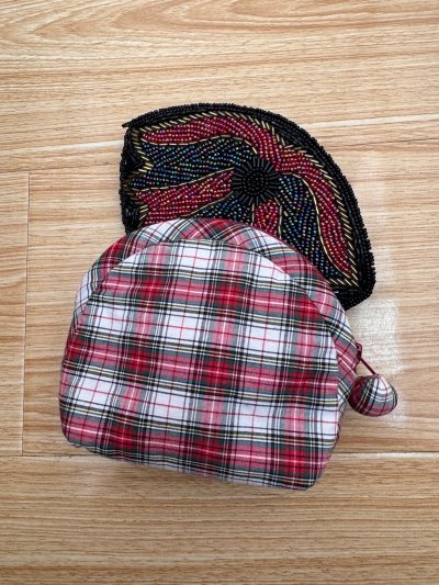 在挖煤姬淘的年末好物到货了，包包的版型和颜色都非常漂亮，成色也非常新，价格也十分划算，快递速度也很快，很满意的一次购物～