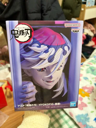 手办这个八角尖尖。包装非常完美，漂洋过海依旧完美包装。送给朋友的生日礼物，她非常满意！日版正品和国内版本一个价，非常值！