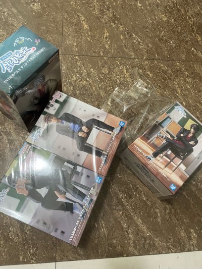 买了四个手办平台用了超级超级厚的泡沫纸裹了很多很多层 非常牢固特别用心盒子都没有损坏 手办也很美丽 大家放心切 服务态度都很好