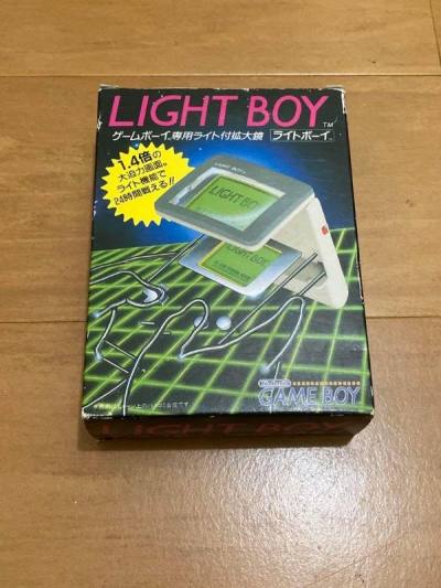 日淘挖到宝了！Gameboy专用神器&amp;#34;Light Boy&amp;#34;（就是那个超酷的放大镜+照明一体机）。关键是箱说全，配件说明书都在，成色完美！从下单到收货神速，物流快得飞起～到手包装严实，无损开箱超开心。对于想在暗光下玩GB的怀旧党来说，这...日淘挖到宝了！Gameboy专用神器&amp;#34;Light Boy&amp;#34;（就是那个超酷的放大镜+照明一体机）。关键是箱说全，配件说明书都在，成色完美！从下单到收货神速，物流快得飞起～到手包装严实，无损开箱超开心。对于想在