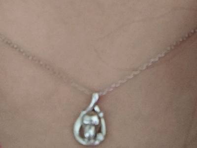 这次淘到了超级精致的轻松熊生日月份项链，限定版本，并且挖煤姬竹蜻蜓物流也能满足需求，包装的箱子厚实，泡沫多，干净。