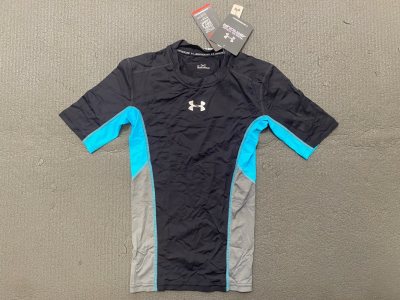 上一个冬奥会是4年前的事情了，这款型号为MCM8484的短袖紧身衣已成为经典，闪银色的logo搭配蒂芙尼蓝色的配色，太适合收藏了！挖煤姬一如既往地多多福利，每次优惠都可以减免手续费，爱了爱了?