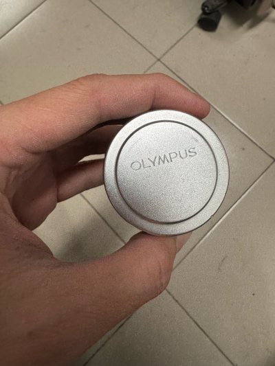 Olympus Ace 是奥林巴斯唯一的旁轴可换镜头系列相机（还有一台款带测光的），相机和45cm挂机头都有了，但可换镜头相机没有可换的镜头怎么行，总算蹲到一颗80mm 的，到手后感觉成色不错，还带原装前后盖?