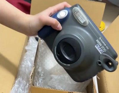 第一次在挖煤姬上购物大胜利，之前非常忐忑害怕收到的拍立得会有问题，结果完美下车！太开心了！还买了两条爆美的裤子！挖煤姬真的太棒了！下次还要买买买！


