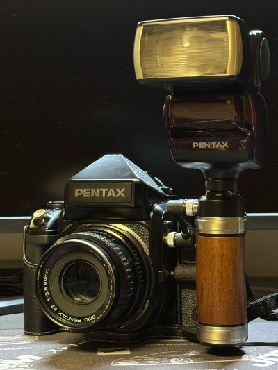 挖煤姬真的很神奇，在这里我能以合理价格，买到国内二手平台要么缺货、要么溢价严重的完美品相器材。正是这几件配件，凑齐了我的宾得67II完全体，我非常满意。国内同款价格早已被炒到挖煤姬上的两倍以上，很不合理。衷心感谢前任卖家和挖煤姬平台，让我以正常价格收到心仪好物。挖煤姬真的很神奇，在这里我能以合理价格，买到国内二手平台要么缺货、要么溢价严重的完美品相器材。正是这几件配件，凑齐了我的宾得67II完全体，我非常满意。国内同款价格早已被炒到挖煤姬上的两倍以上，很不合理。衷心感谢前任卖家和挖煤姬平台，让我以正常价格