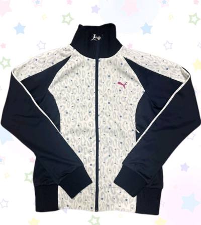 在挖煤姬入的外套太满意！面料厚实柔软，版型正上身超好看，和描述一致无瑕疵。打包严实，物流稳妥，日淘体验很棒，性价比高，会回购～


