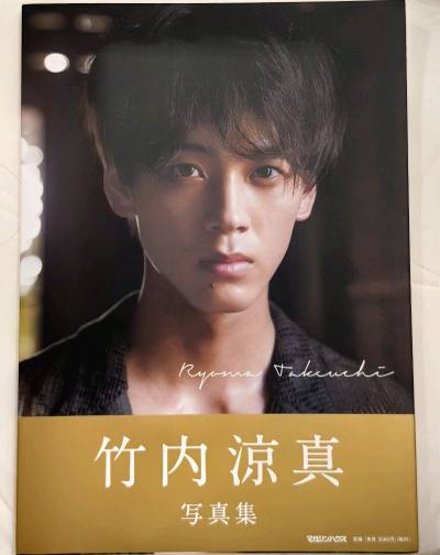 虽然说等了我很久，但这等待的过程是值得的而且包装特别厚实，安全感满满全新未拆封的啊竹内良真真的好帅，一睹美貌来了


