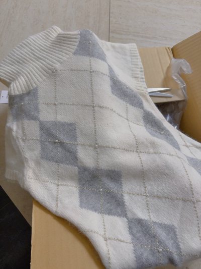 之前在挖煤姬消费过几次，每一次的购物体验，总体来说都是让我比较满意的。这次收到的衣服也挺好看的，风格虽然比较不同，但是都是我还能够欣赏的。衣服实物和描述基本上没有什么差异，大家可以放心购买。



