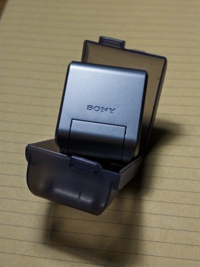 这款索尼NEX配套闪光灯性价比真的很高，体积小巧，装在微单上不突兀，携带很方便。安装简单，一装就能用，和相机兼容性稳定，没有出现不识别的情况。暗光环境、室内拍摄补光效果明显，光线柔和不刺眼，拍人像肤色自然，夜景也能有效提亮。多档位亮度调节实用，回电速度够用，日常记录...这款索尼NEX配套闪光灯性价比真的很高，体积小巧，装在微单上不突兀，携带很方便。安装简单，一装就能用，和相机兼容性稳定，没有出现不识别的情况。暗光环境、室内拍摄补光效果明显，光线柔和不刺眼，拍人像肤色自然，夜景也能有效提亮。多档位亮度调节