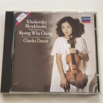 Kyung Wha Chung（郑京和），是韩国著名的小提琴演奏家，以高超的演奏技巧和富有情感的演绎著称。
- 演奏乐团：Orchestre symphonique de Montréal（蒙特利尔交响乐团），是加拿大知名的交响乐团。
- 指挥：Charles Du...Kyung Wha Chung（郑京和），是韩国著名的小提琴演奏家，以高超的演奏技巧和富有情感的演绎著称。
- 演奏乐团：Orchestre symphonique de Montréal（蒙特利尔交响乐团），是加拿大知名的交响乐团。
-