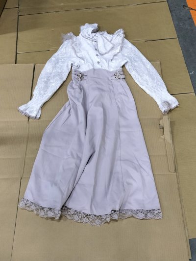 一直很喜欢rojita这个牌子但是官网打折力度不够，就想着来挖煤姬看看，然后就看见了这一件，特别喜欢价格也合适，挖煤姬的打包很好，到手没有一点损坏也没有气味，运费和关税也很划算，入库前拍照服务特别方便，很放心！