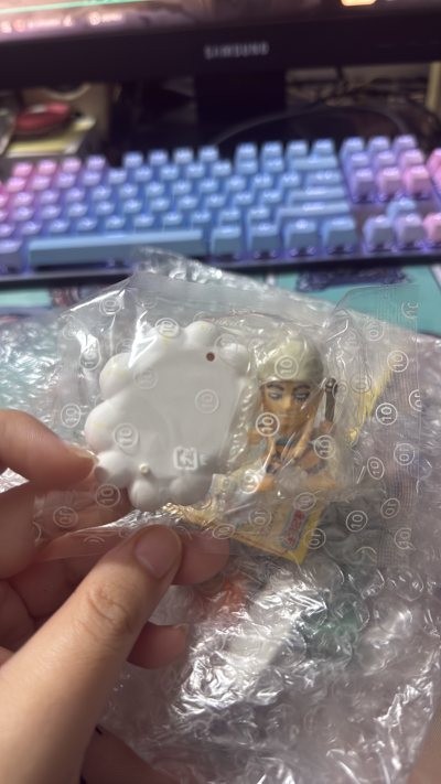 目前收到了巧克力零食系列的其中一弹，还有沙漠篇、梅利号篇的需要集齐，挖煤姬满足了我这个愿望，这个系列太好玩了，小小的12个组成一个款式