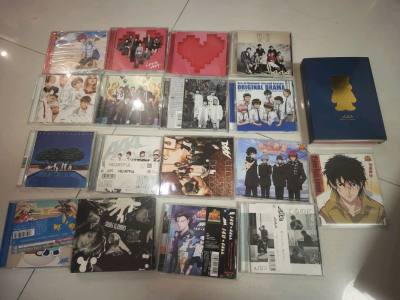 包装的纸板一如既往厚实，泡沫纸也安全感满满，没有买固定包装，国际运费也不贵，买的很多动漫CD，价格都不错，基本上都很新，运输没有破损，比较不错的一次购物体验。