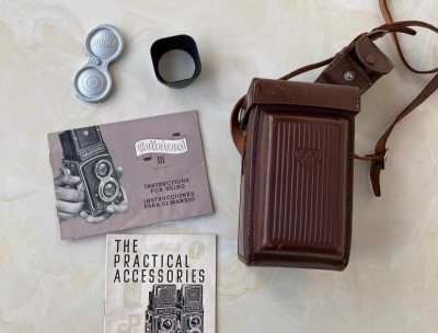 这是一台禄莱柯德，一台经济shihui的德产相机，通过挖煤姬从煤炉上购得，是卖家的爷爷早年间在德国购得的，买这台相机仿佛也是在听这台相机的故事，