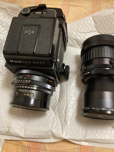 rb67,曾经的影楼王者，这次通过挖煤姬雅虎日拍拍得一机两镜，包装非常好，到我手上的时候和图片里基本一致的