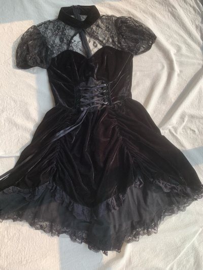 买了小挂件和裙子 包裹很快就送到了 很稳当 包装也很好 靠手续费券实现想买啥就买啥 还会继续切切切 感谢挖煤姬  

