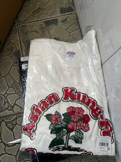 又又又又来了，这次也是买的比较杂，衣服、CD、毛巾，这次线路选择了海运，速度还是很快的.东西依旧保护的很好，用挖煤姬海购 很安心！下次再买！



